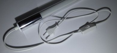 LED Leuchtst&auml;bemit wei&szlig;en Kappen und wei&szlig;em Kabel